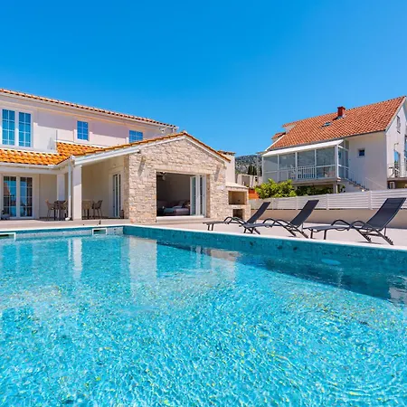 Bohemica With Private Heated Pool * Orebic