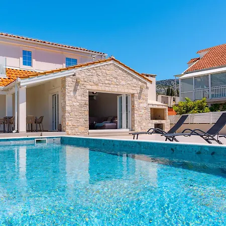 Villa Bohemica With Private Heated Pool *