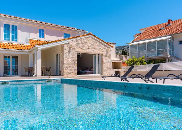 Villa Bohemica With Private Heated Pool *
